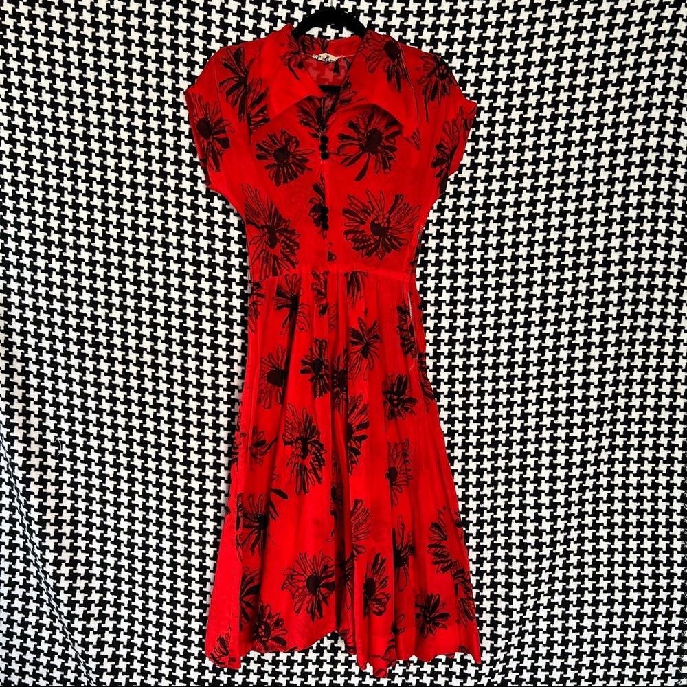 Vintage 1940s semi-sheer a-line red dress with allover black floral print. Small - Picture 14 of 15